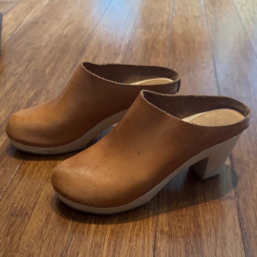 Bryr Tan Leather Women's Clogs
